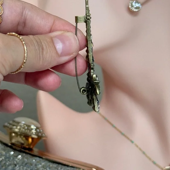 ⚜️ Colorful Eiffel Tower Brooch - Picture 4 of 7